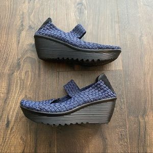White Mountain Shoes Blue Basket Weave size 6.5 VGUC